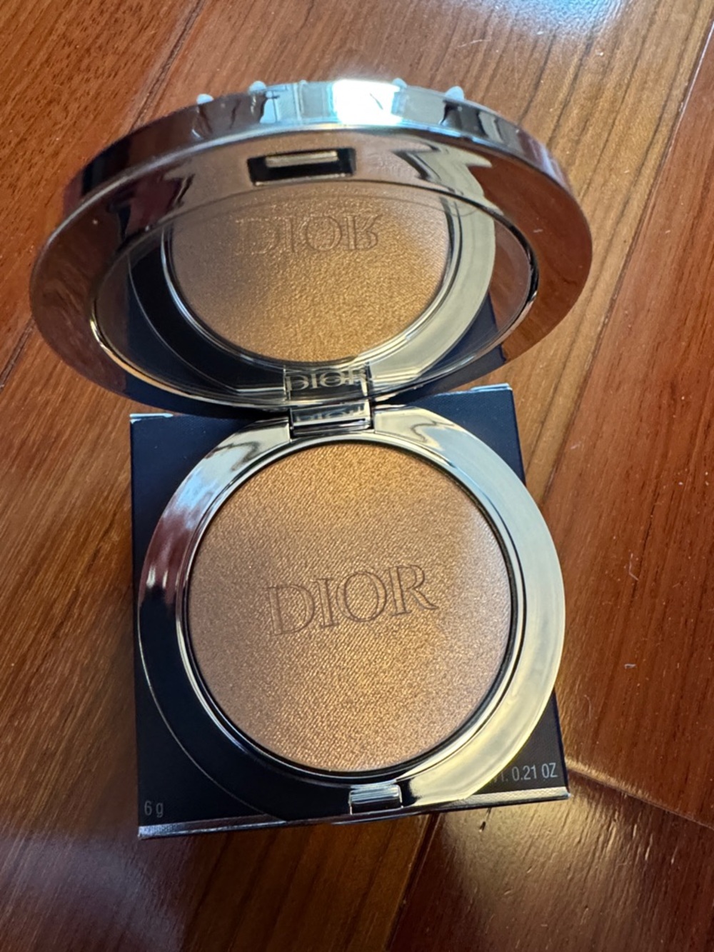Brand new Dior Forever Glow Luminizer Floral Compact - Picture 2 of 2